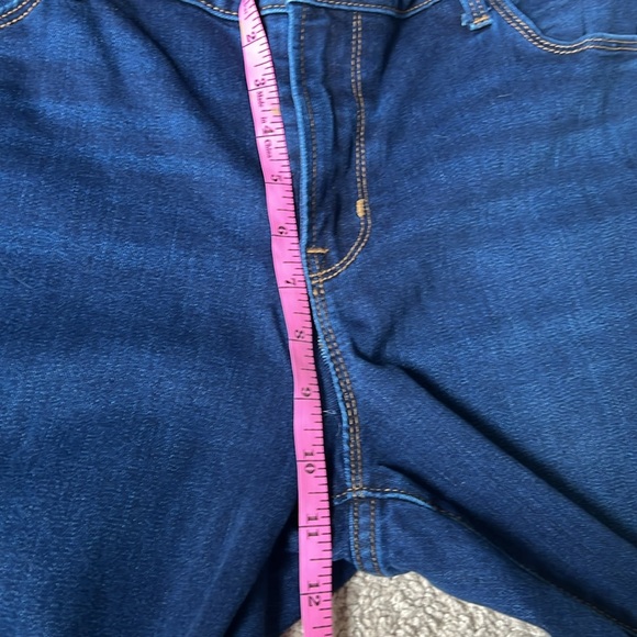 Mid Rise Kicked Book Cut 16 Short Old Navy - Picture 4 of 5